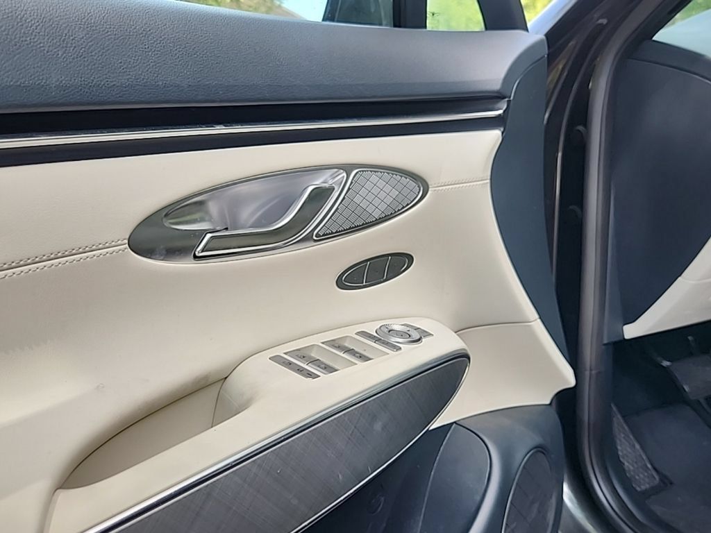 Used 2025 Genesis Electrified GV70 AWD/4WD image 6