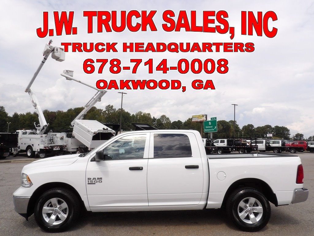 Used 2022 RAM 1500 Classic SLT RWD image 2