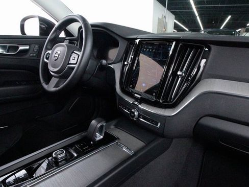 Certified 2025 Volvo XC60 B5 Plus image 25