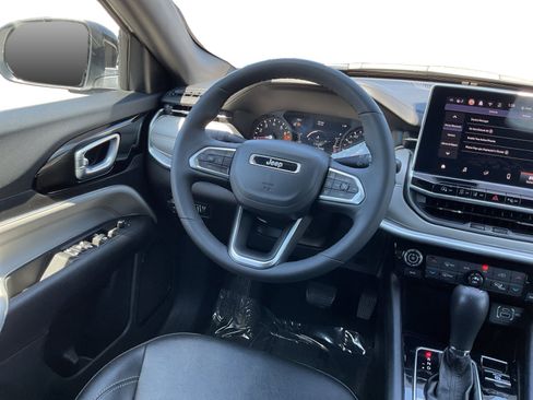 Used 2025 Jeep Compass Limited AWD/4WD image 11