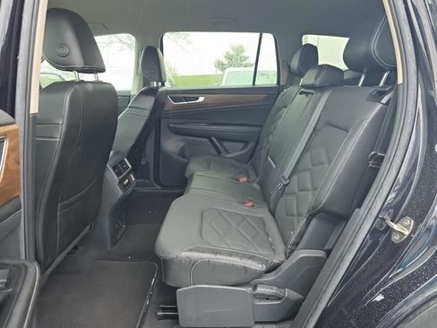 Used 2024 Volkswagen Atlas SE AWD/4WD image 8