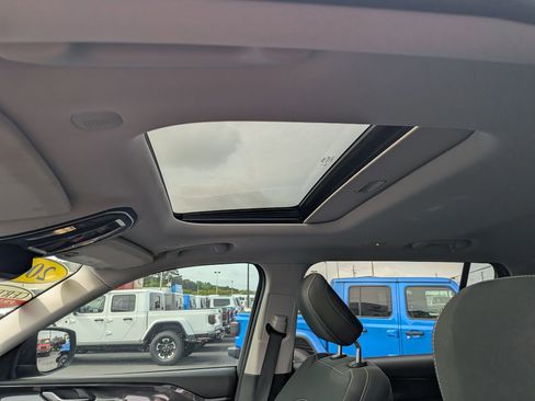 Certified 2021 Jeep Grand Cherokee L Laredo w/ Luxury Tech Group I image 14