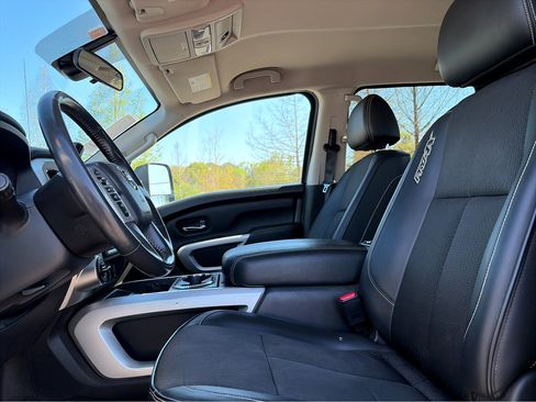 Used 2017 Nissan Titan PRO-4X image 10