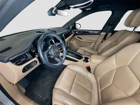 Used 2020 Porsche Macan AWD/4WD image 10