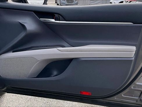 Used 2021 Toyota Camry LE image 19