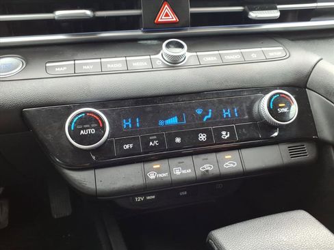 Used 2024 Hyundai Elantra SEL image 19