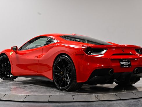Used 2018 Ferrari 488 GTB RWD image 64