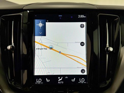 Used 2018 Volvo XC60 T5 Momentum w/ Vision Package AWD/4WD image 11