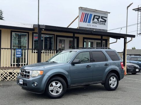 Used 2010 Ford Escape XLT FWD image 2