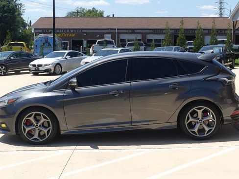 Used 2018 Ford Focus ST FWD image 2