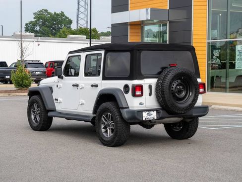 Used 2022 Jeep Wrangler Unlimited Sport AWD/4WD image 4