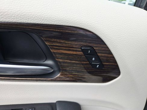 Used 2023 Chrysler Pacifica Limited FWD image 41