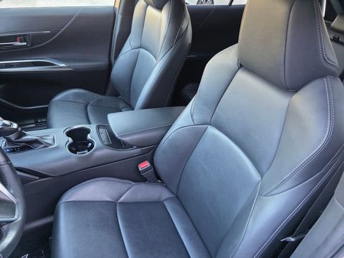 Used 2022 Toyota Venza LE image 11