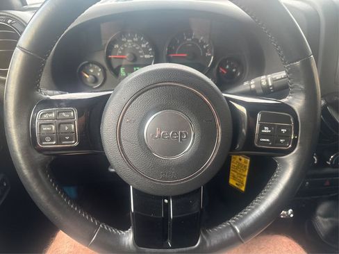Used 2017 Jeep Wrangler Unlimited Sahara AWD/4WD image 15
