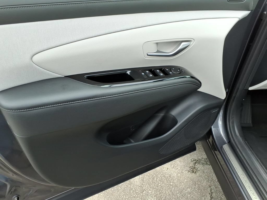 Used 2025 Hyundai Tucson Limited AWD/4WD image 12