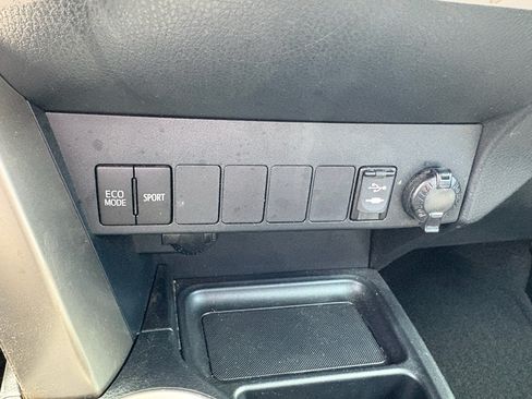 Used 2013 Toyota RAV4 XLE FWD image 19