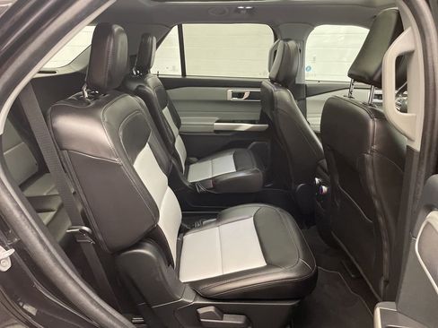 Used 2022 Ford Explorer XLT w/ Equipment Group 202A AWD/4WD image 30