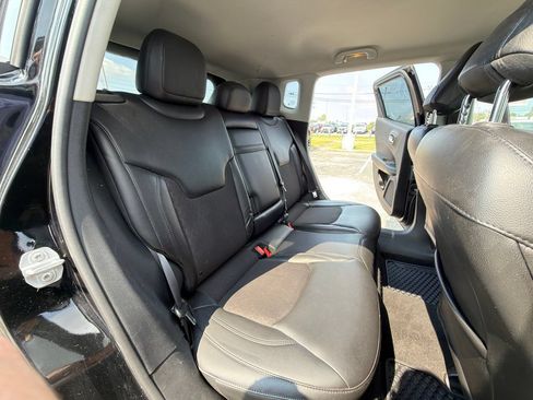 Used 2018 Jeep Compass Latitude w/ Popular Equipment Group AWD/4WD image 9