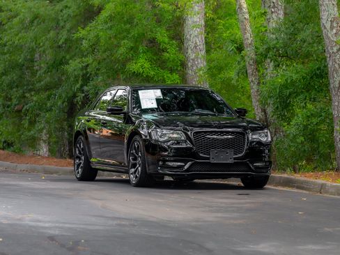 Used 2019 Chrysler 300 S w/ 300S Premium Group 2 RWD image 41