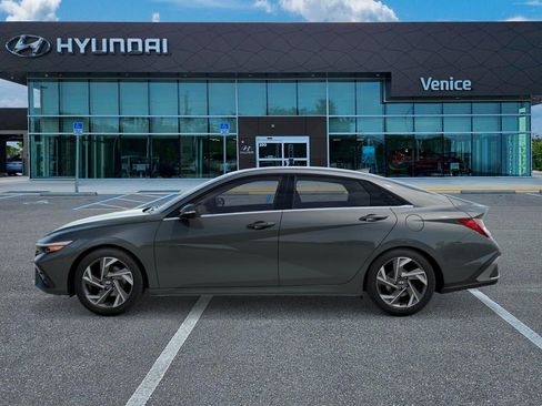 New 2026 Hyundai Elantra Limited FWD image 3