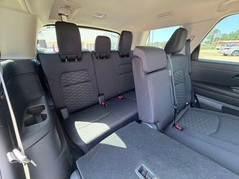 Used 2024 Nissan Pathfinder S w/ Cargo Package FWD image 17