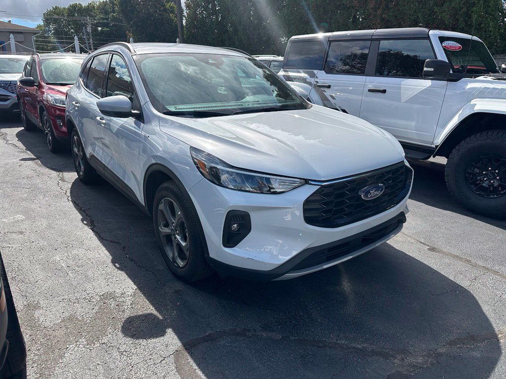 Used 2025 Ford Escape ST-Line Select AWD/4WD image 3