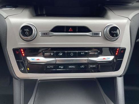 Used 2023 Ford Explorer XLT w/ Equipment Group 202A image 27