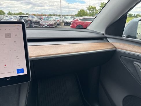 Used 2025 Tesla Model Y Long Range RWD image 19