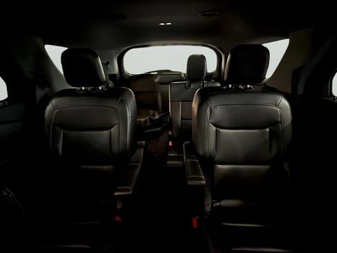 Used 2023 Ford Explorer XLT w/ Equipment Group 202A AWD/4WD image 25