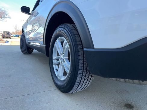 Used 2023 Ford Explorer XLT image 18