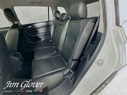 Used 2021 Volkswagen Tiguan SE image 14