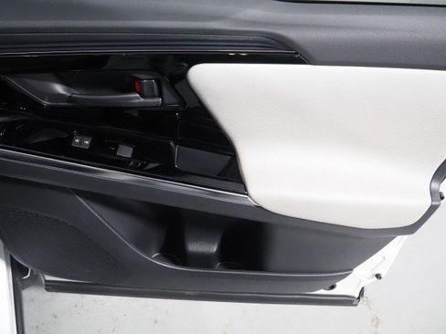 Used 2023 Toyota bZ4X Limited image 63