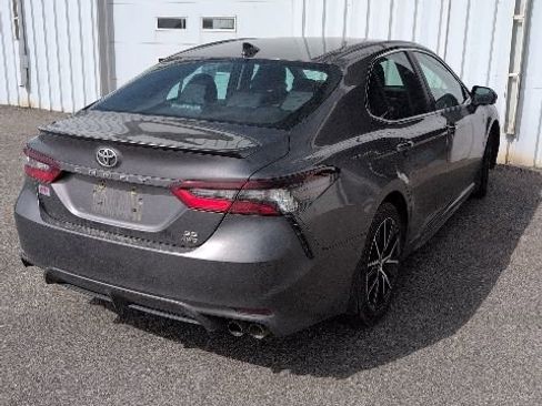 Used 2021 Toyota Camry SE AWD/4WD image 2