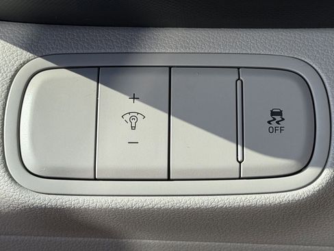 Used 2025 Hyundai Venue SEL FWD image 24
