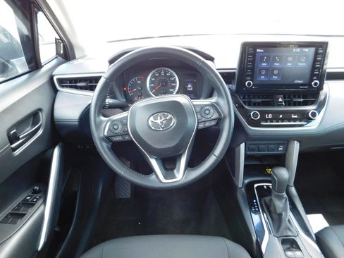 Used 2022 Toyota Corolla Cross LE FWD image 13