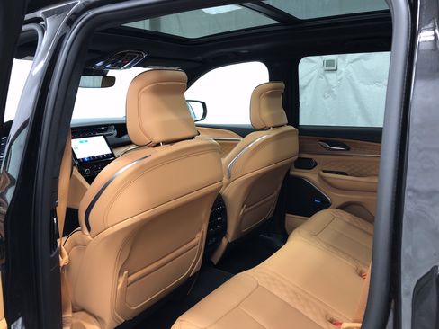 Certified 2024 Jeep Grand Cherokee Summit AWD/4WD image 12