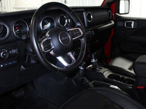 Used 2022 Jeep Wrangler Unlimited Sahara w/ Cold Weather Group image 18