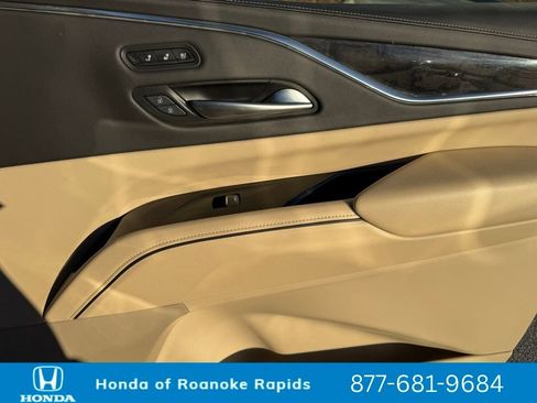 Used 2024 Cadillac Escalade Premium Luxury image 31