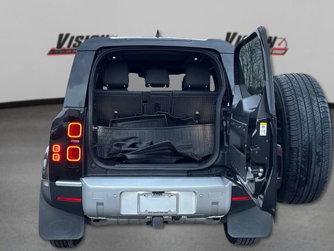 Used 2023 Land Rover Defender 90 S image 10