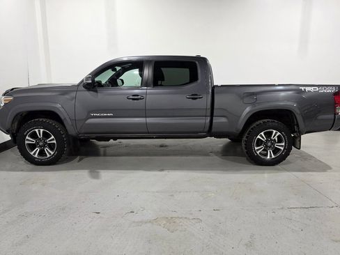 Used 2016 Toyota Tacoma TRD Sport image 15