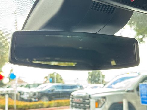 Used 2024 GMC Yukon SLT image 25