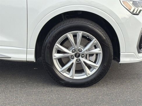 Used 2024 Audi Q3 2.0T Premium image 34
