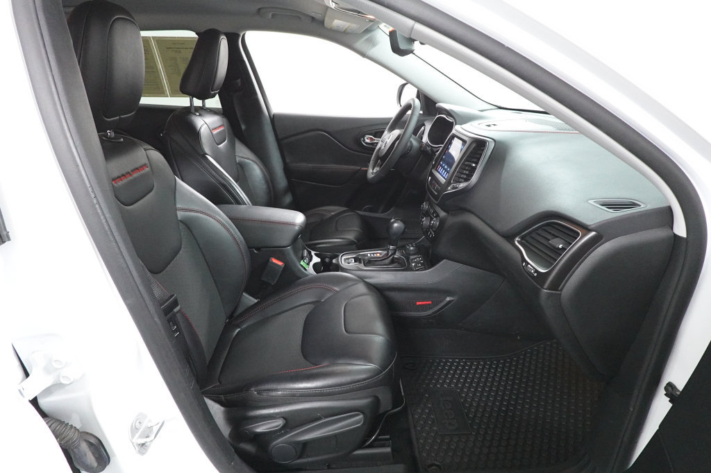 Used 2022 Jeep Cherokee Trailhawk AWD/4WD image 30