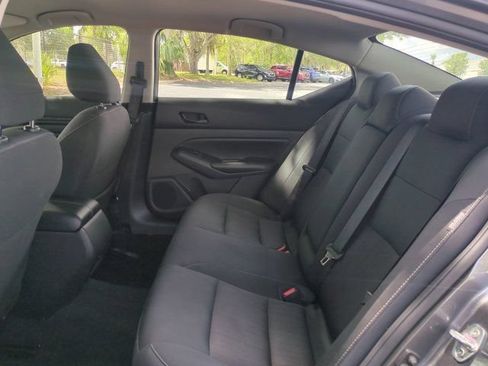 Used 2025 Nissan Altima 2.5 SV FWD image 12