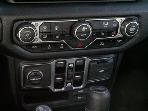 Used 2025 Jeep Gladiator Sport AWD/4WD image 23