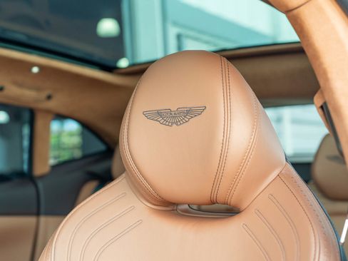 Used 2021 Aston Martin DBX image 5