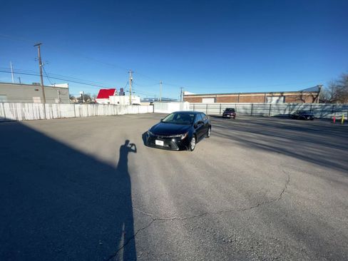 Used 2025 Toyota Corolla LE image 15