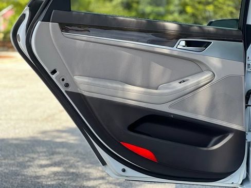 Used 2016 Hyundai Genesis 3.8 RWD image 12
