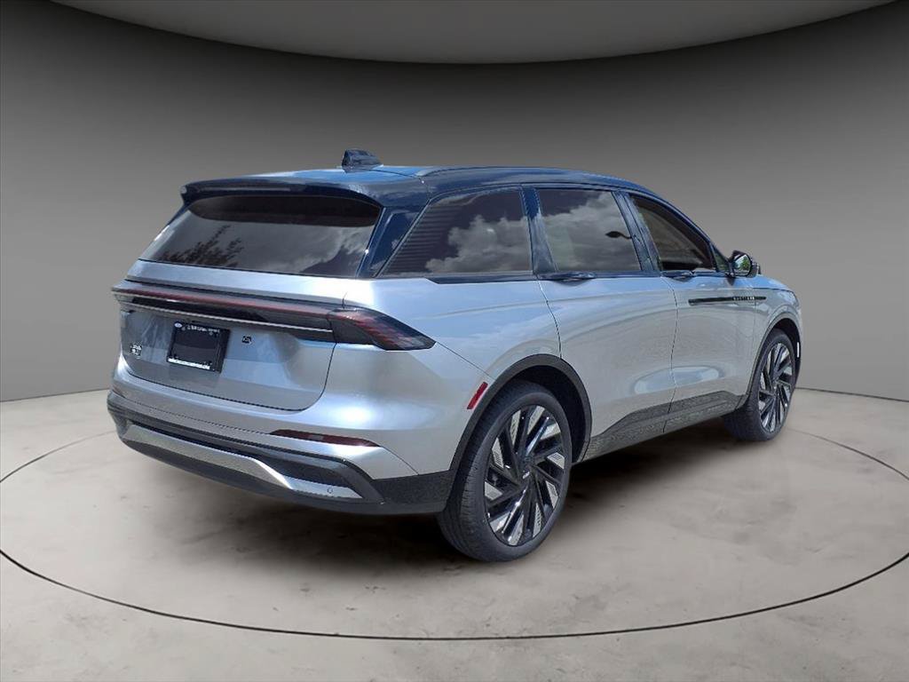 New 2025 Lincoln Nautilus Reserve w/ Jet Appearance Package AWD/4WD image 10