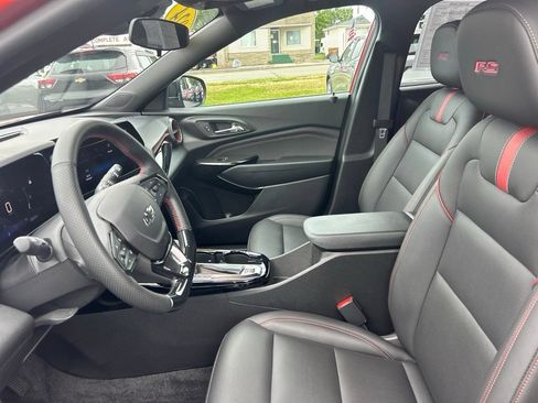 Certified 2024 Chevrolet Trax RS w/ Sunroof Package FWD image 13